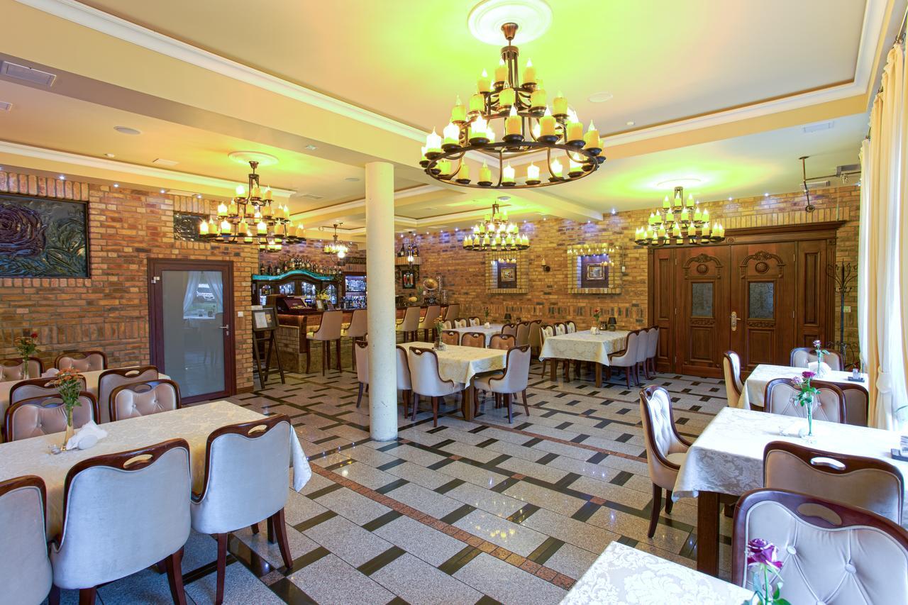 Hotel Roza Kamieniec Wroclawski Εξωτερικό φωτογραφία