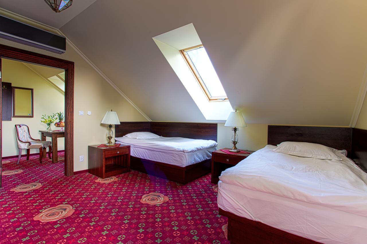 Hotel Roza Kamieniec Wroclawski Εξωτερικό φωτογραφία